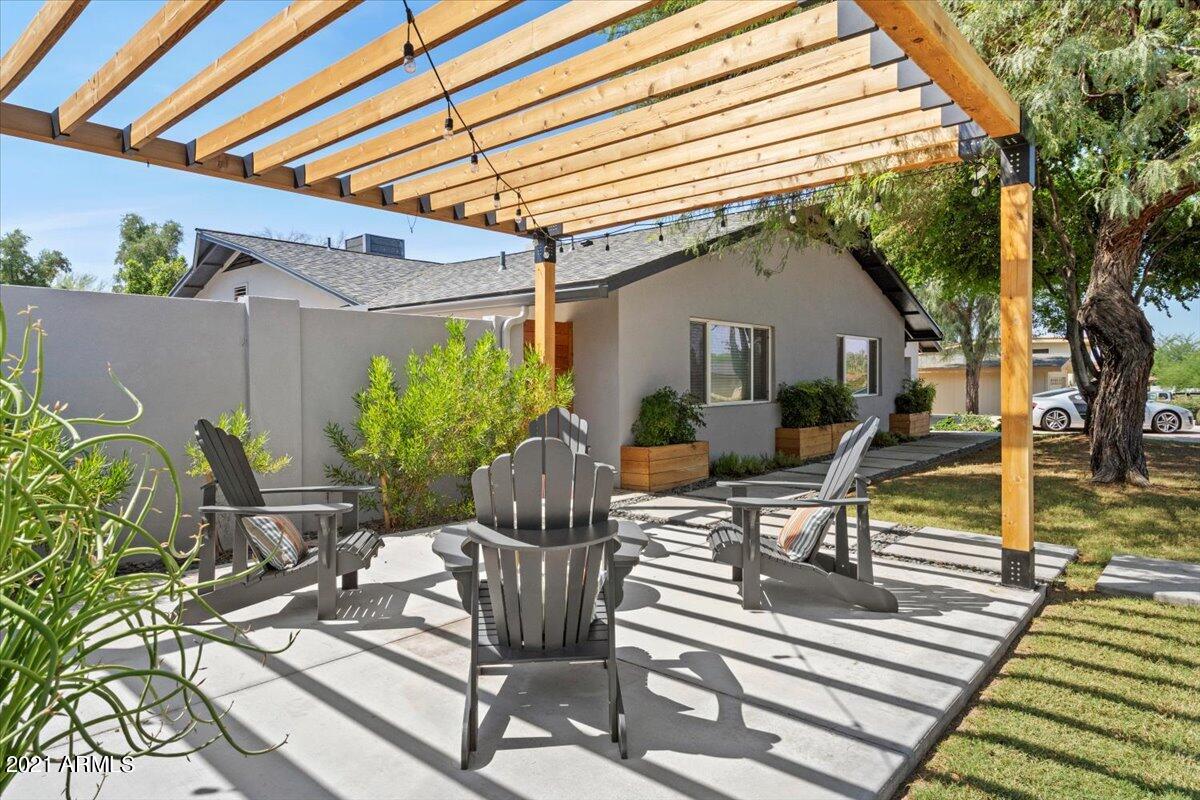 2117 East Lawrence Road Phoenix, AZ 85016 - Photo 4 of 40 Front Couryard