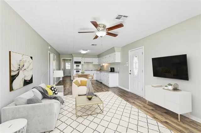 $289,900 | 619 Bellanger Street, Harvey, LA 70058