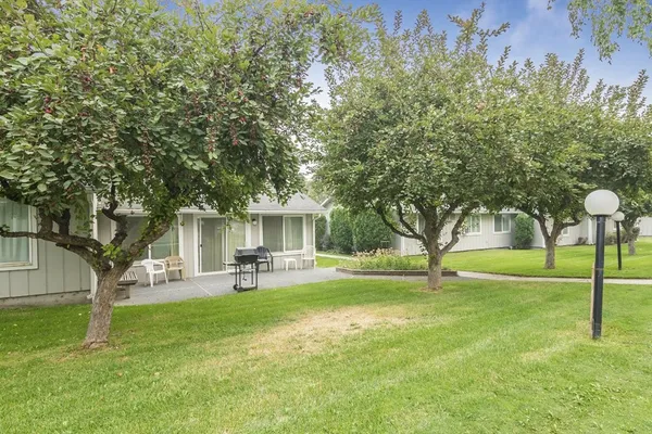 a view of a house with a yard