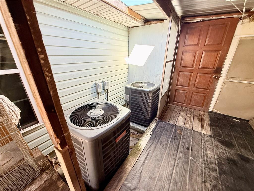 387 Burton Street Nahunta, GA 31553 - Photo 30 of 30 Back porch/ AC units