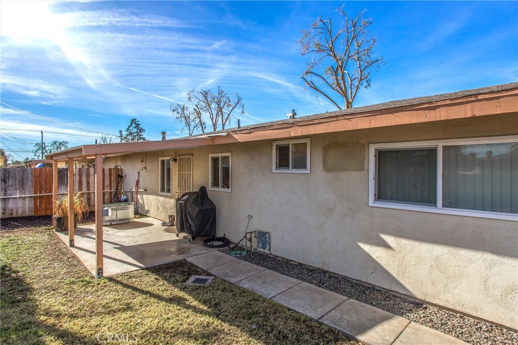 32390 Ave D Yucaipa, CA 92399 - Photo 17 of 44 a front view of a house with garden