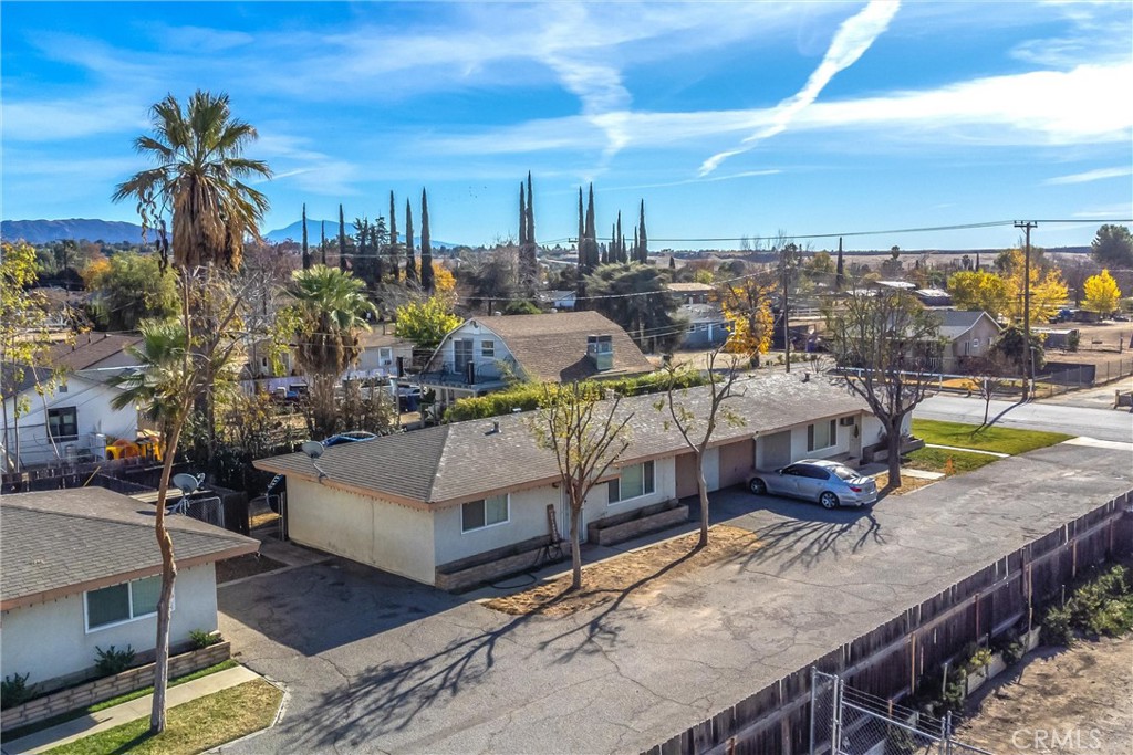 32390 Ave D Yucaipa, CA 92399 - Photo 31 of 44 a view of a chairs and table in patio