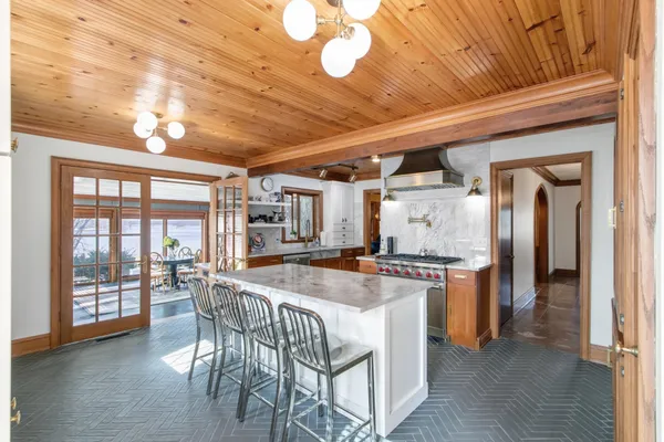 $1,400,000 | 1001 Highway 33, Portage, WI 53901
