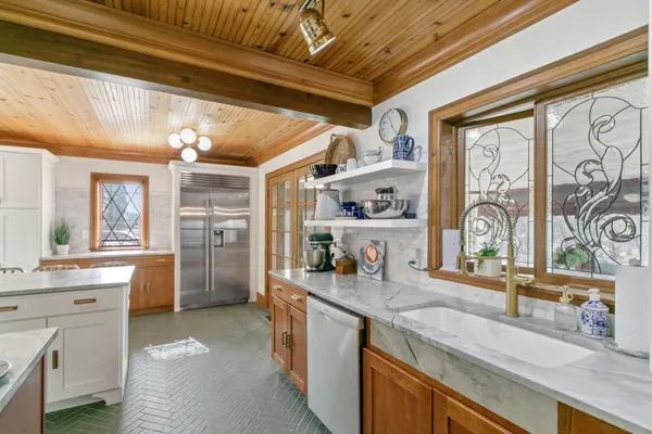 $1,400,000 | 1001 Highway 33, Portage, WI 53901