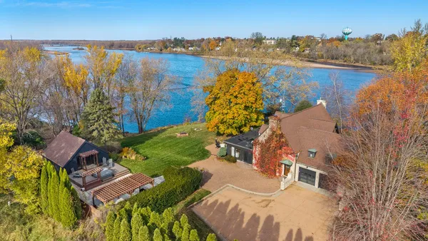 $1,400,000 | 1001 Highway 33, Portage, WI 53901