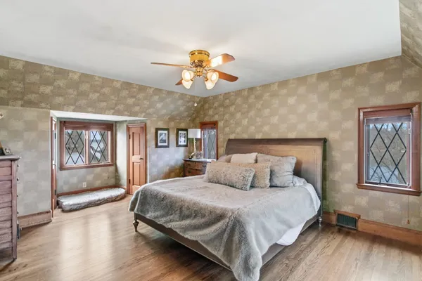 $1,400,000 | 1001 Highway 33, Portage, WI 53901