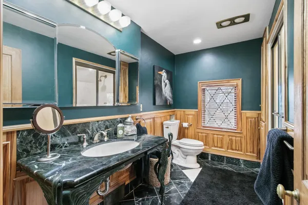 $1,400,000 | 1001 Highway 33, Portage, WI 53901