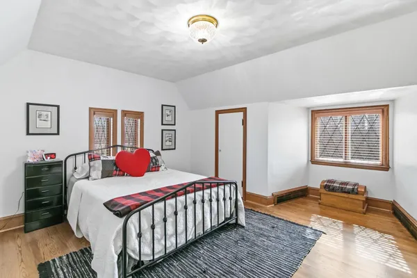 $1,400,000 | 1001 Highway 33, Portage, WI 53901