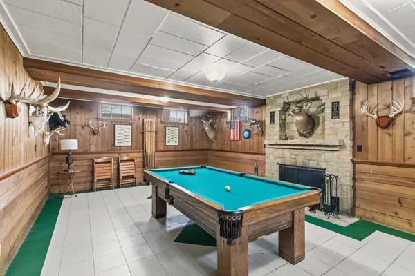 $1,400,000 | 1001 Highway 33, Portage, WI 53901