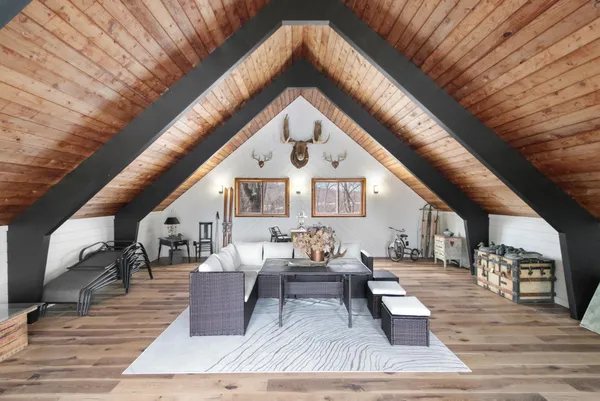 $1,400,000 | 1001 Highway 33, Portage, WI 53901