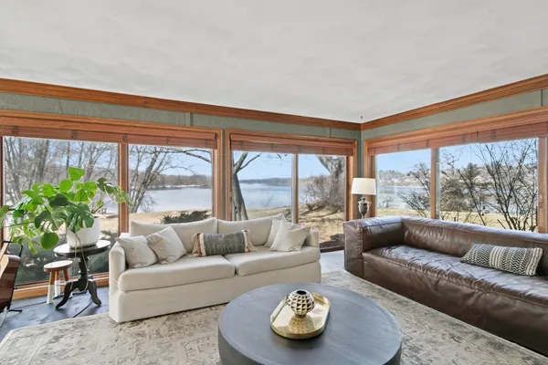 $1,400,000 | 1001 Highway 33, Portage, WI 53901