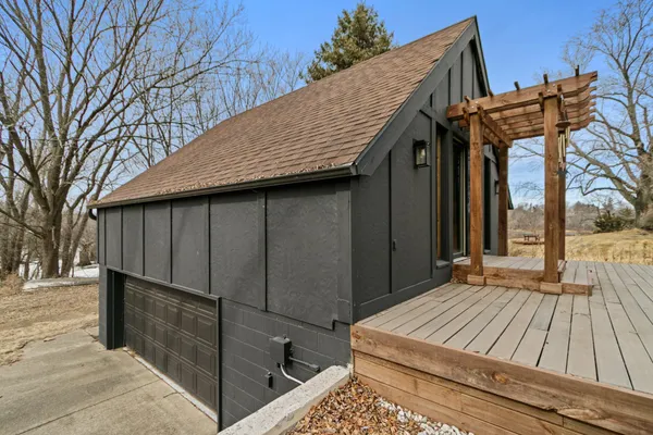 $1,400,000 | 1001 Highway 33, Portage, WI 53901