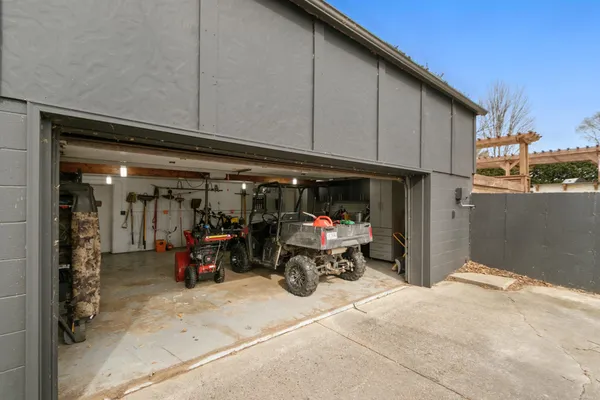 $1,400,000 | 1001 Highway 33, Portage, WI 53901