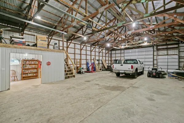 $1,400,000 | 1001 Highway 33, Portage, WI 53901