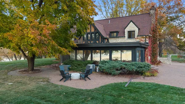 $1,400,000 | 1001 Highway 33, Portage, WI 53901