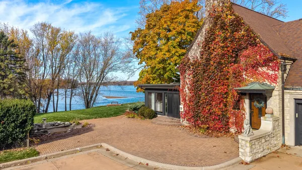 $1,400,000 | 1001 Highway 33, Portage, WI 53901