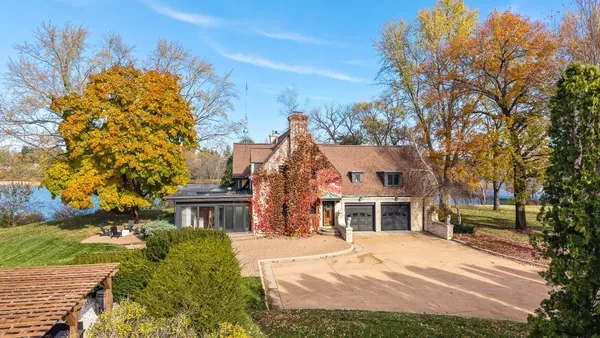 $1,400,000 | 1001 Highway 33, Portage, WI 53901