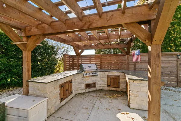 $1,400,000 | 1001 Highway 33, Portage, WI 53901