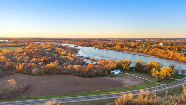 $1,400,000 | 1001 Highway 33, Portage, WI 53901