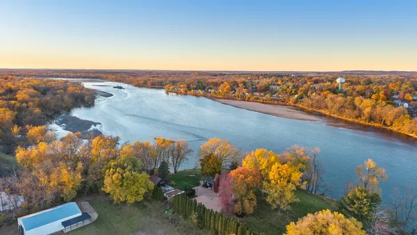 $1,400,000 | 1001 Highway 33, Portage, WI 53901
