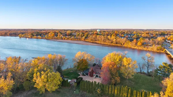 $1,400,000 | 1001 Highway 33, Portage, WI 53901