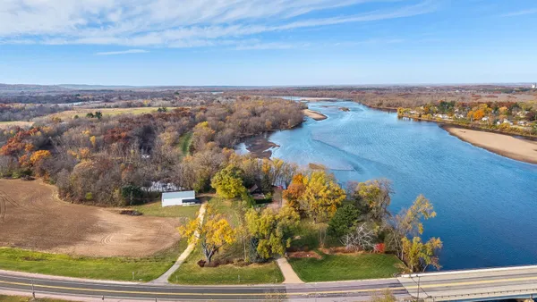 $1,400,000 | 1001 Highway 33, Portage, WI 53901