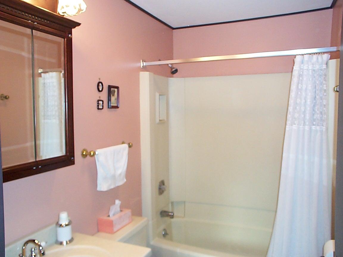 230 High Crest Road Canadensis, PA 18325 - Photo 11 of 20 2nd Floor Masterbedroom Bath
