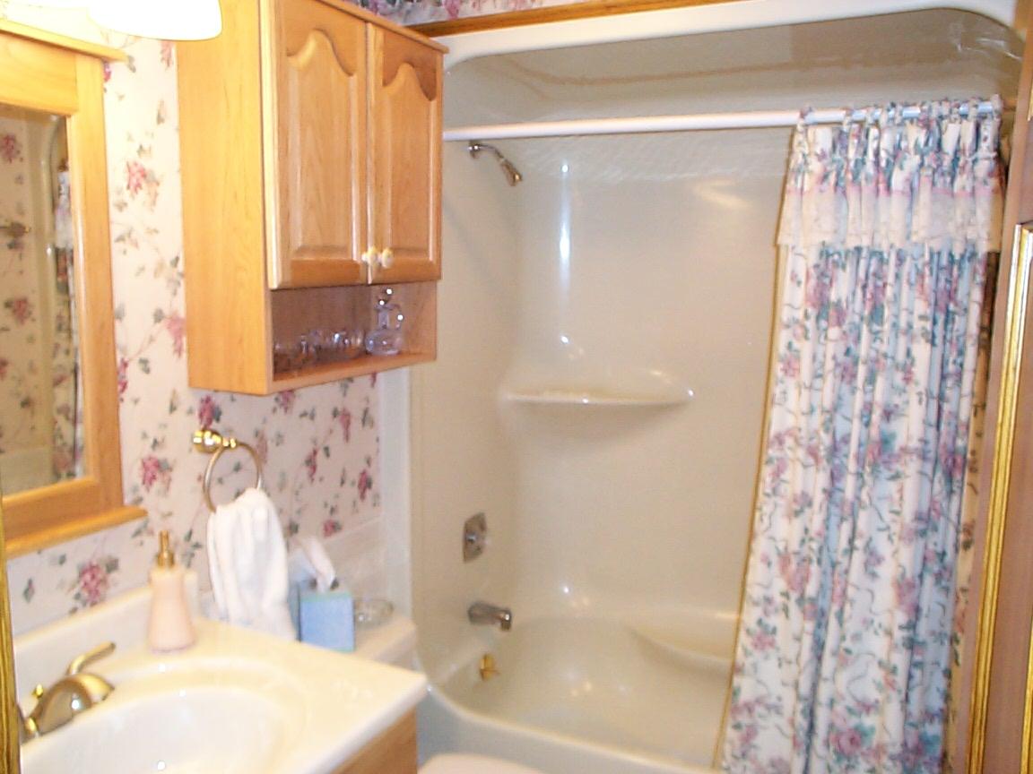 230 High Crest Road Canadensis, PA 18325 - Photo 7 of 20 Main Floor Bath View