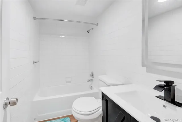 $849,000 | 230-03 144th Avenue | Brookville