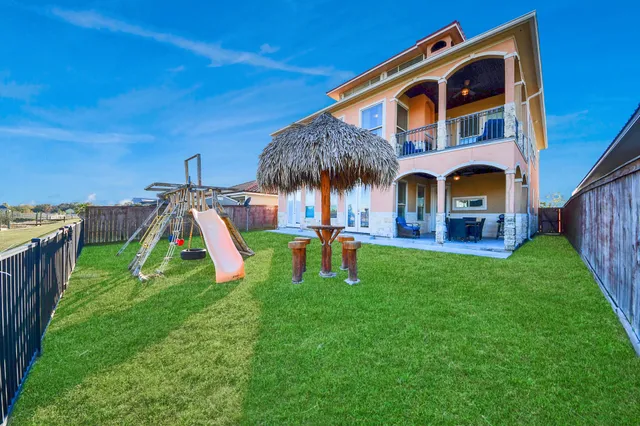 $570,000 | 615 29th Street, Dickinson, TX 77539