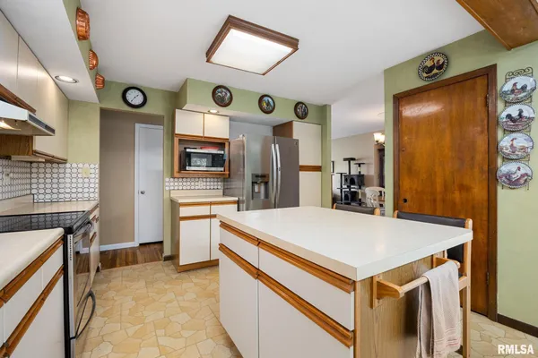 $189,990 | 1917 West Daytona Drive, Peoria, IL 61614