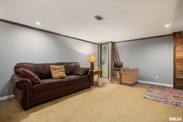 $189,990 | 1917 West Daytona Drive, Peoria, IL 61614