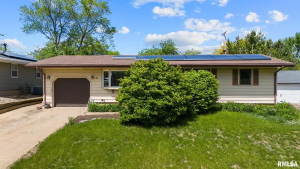 $189,990 | 1917 West Daytona Drive, Peoria, IL 61614