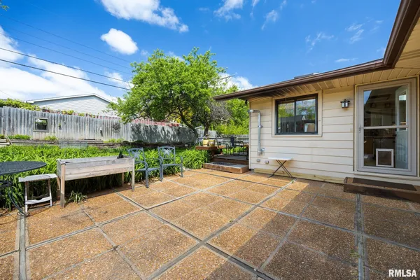 $189,990 | 1917 West Daytona Drive, Peoria, IL 61614
