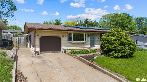 $189,990 | 1917 West Daytona Drive, Peoria, IL 61614