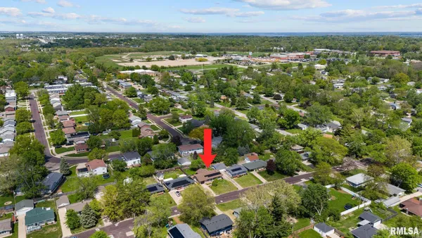 $189,990 | 1917 West Daytona Drive, Peoria, IL 61614