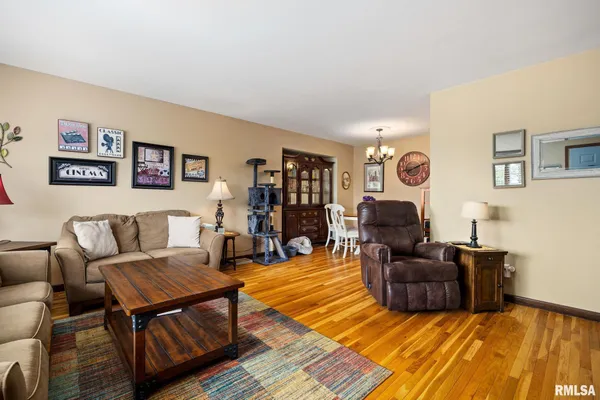 $189,990 | 1917 West Daytona Drive, Peoria, IL 61614
