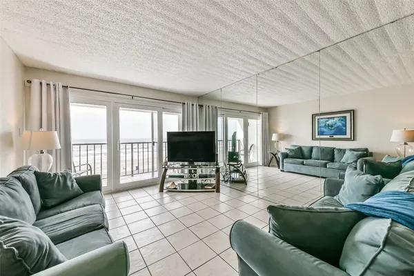 $249,000 | 7310 Seawall Boulevard, Unit 402, Galveston, TX 77551