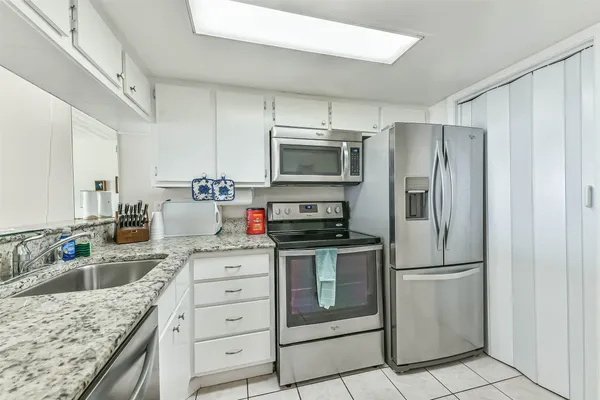 $249,000 | 7310 Seawall Boulevard, Unit 402, Galveston, TX 77551