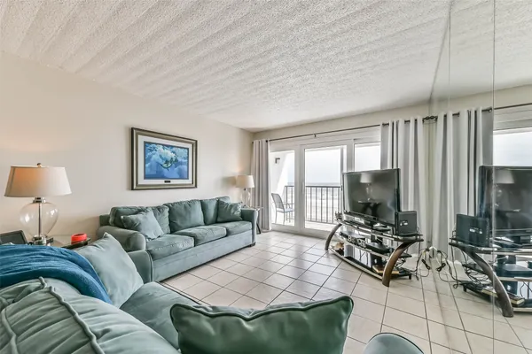 $249,000 | 7310 Seawall Boulevard, Unit 402, Galveston, TX 77551
