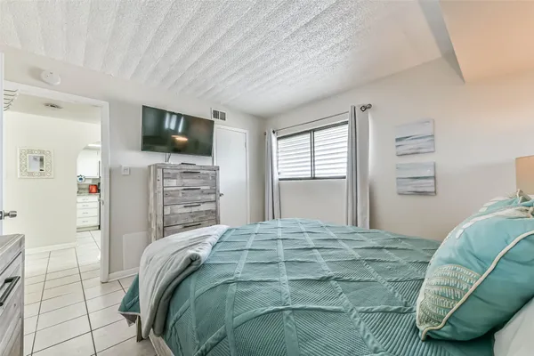 $249,000 | 7310 Seawall Boulevard, Unit 402, Galveston, TX 77551
