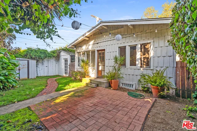 a view of a house with backyard and a garden