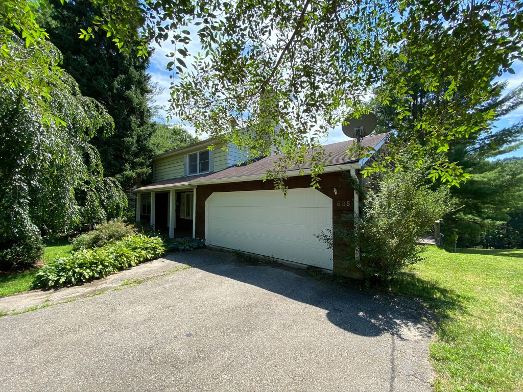 605 Echo Road Vestal, NY 13850 - Photo 1 of 28 Gallery Image 1