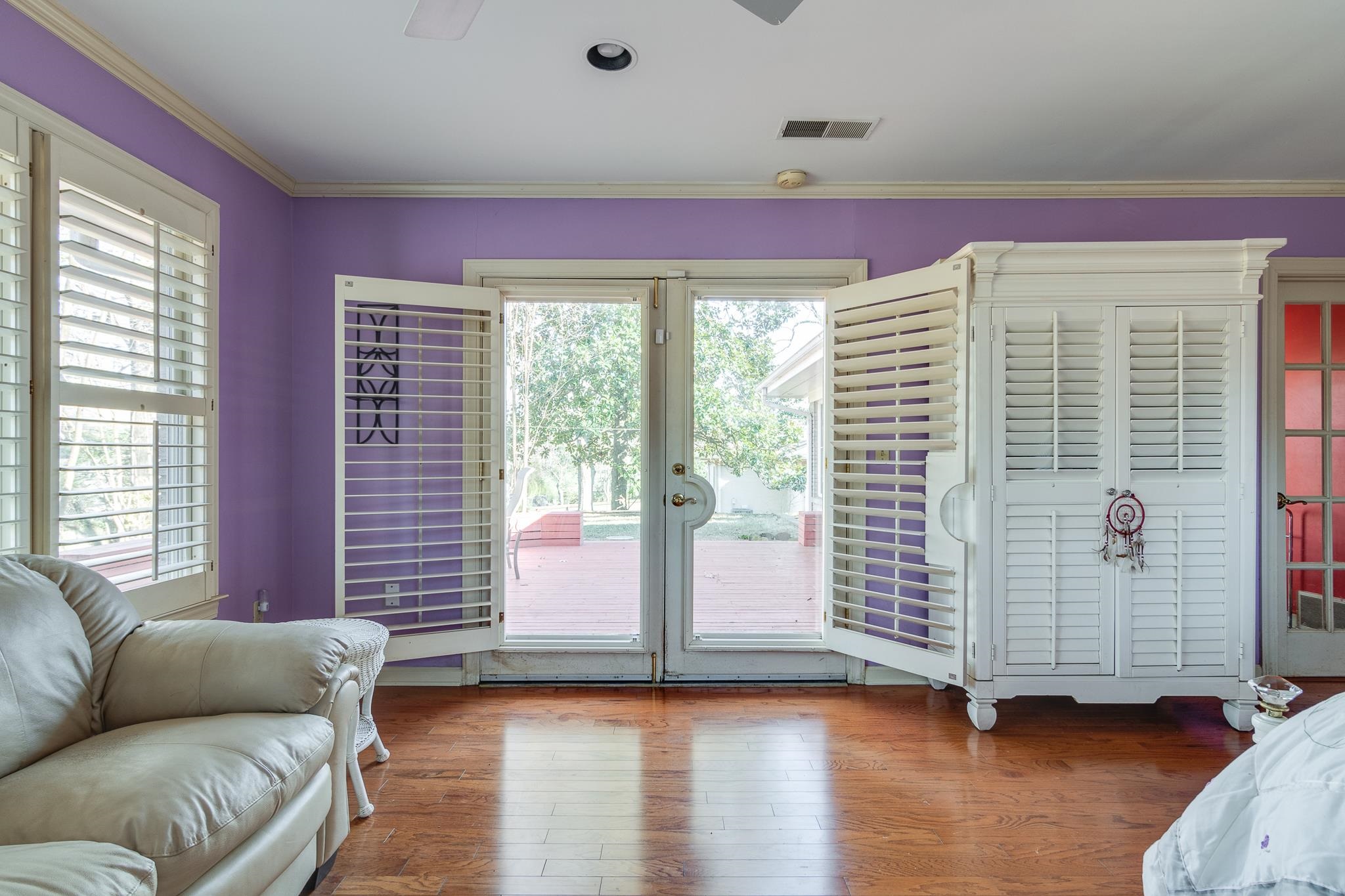 4926 Shady Grove Road Memphis, TN 38117 - Photo 14 of 23 a bedroom with furniture and a large window