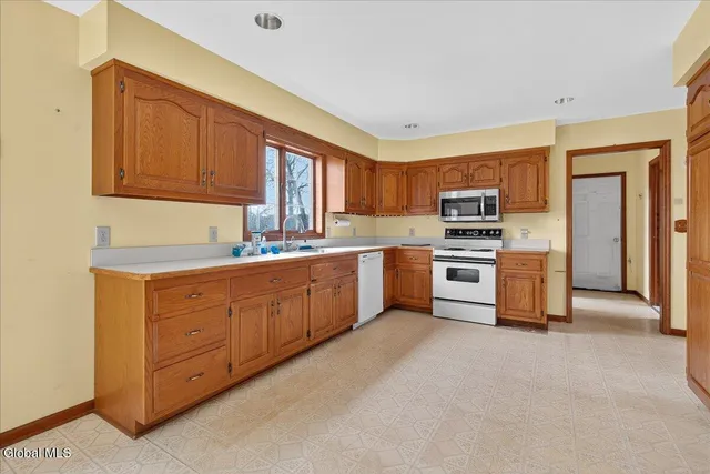 $525,000 | 3067 New Williamsburg Drive, Guilderland, NY 12303