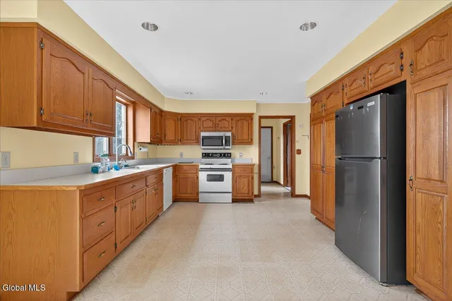 $525,000 | 3067 New Williamsburg Drive, Guilderland, NY 12303