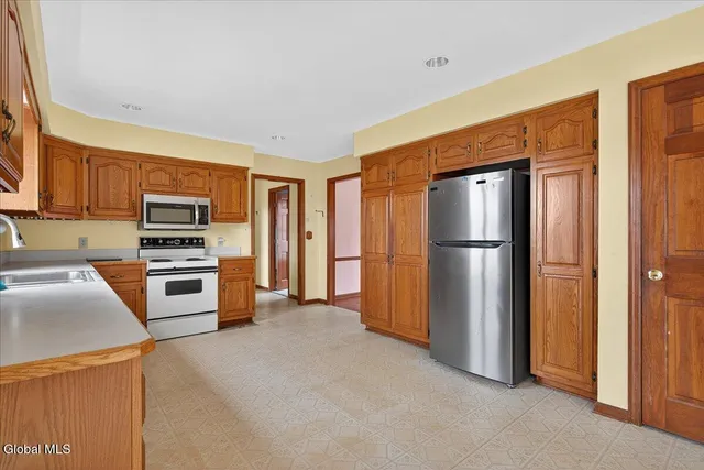 $525,000 | 3067 New Williamsburg Drive, Guilderland, NY 12303