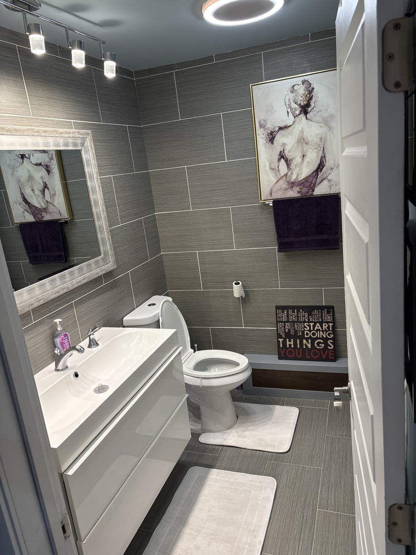7000 Mather Avenue, Unit 303 Chicago Ridge, IL 60415 - Photo 12 of 18 Gallery Image 12