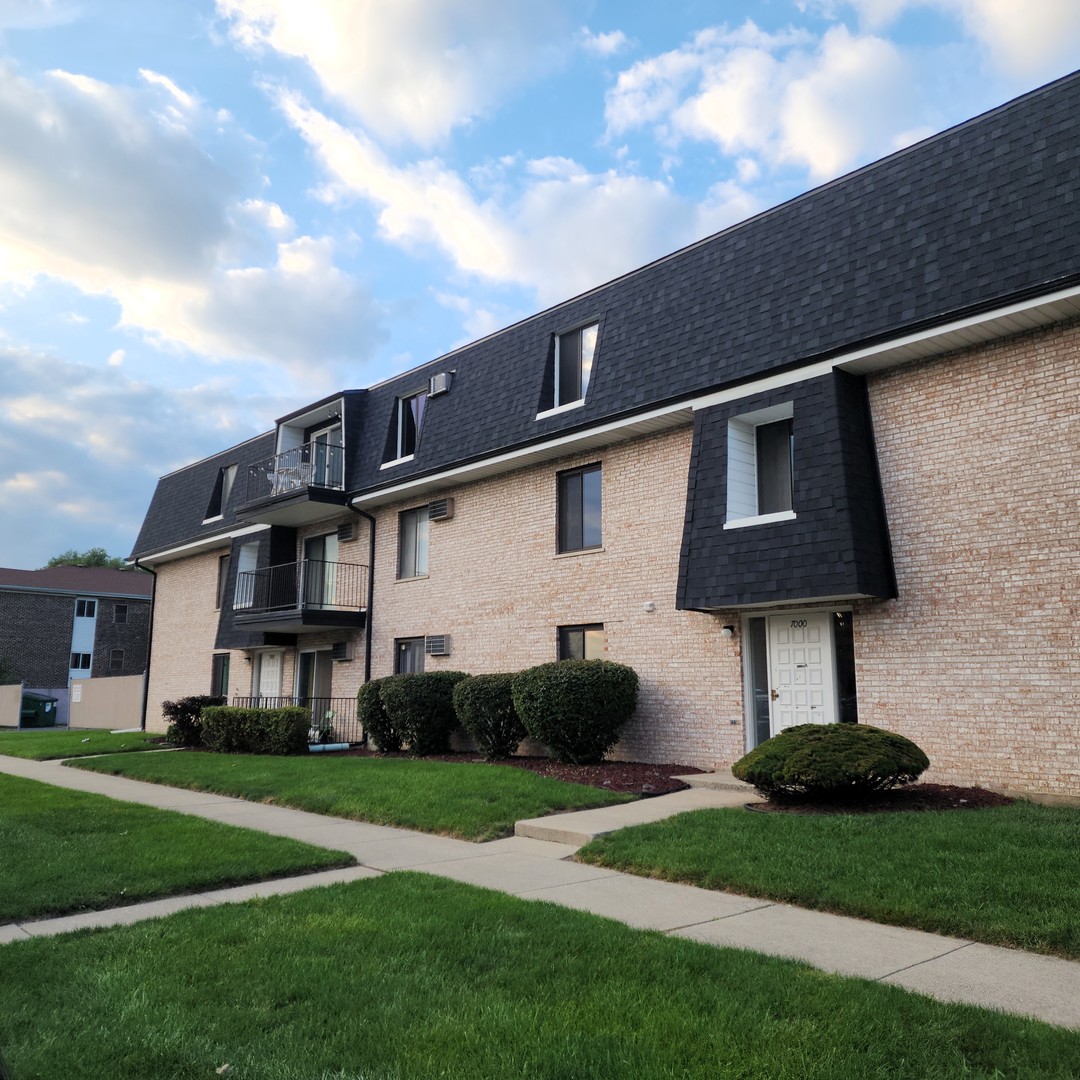 7000 Mather Avenue, Unit 303 Chicago Ridge, IL 60415 - Photo 2 of 18 Gallery Image 2