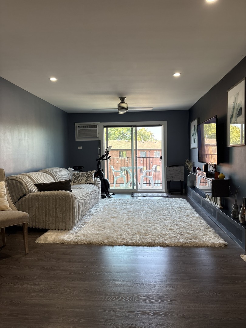 7000 Mather Avenue, Unit 303 Chicago Ridge, IL 60415 - Photo 8 of 18 Gallery Image 8